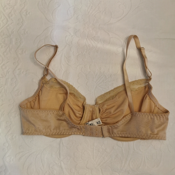 Vintage Vogue Beige Underwire Bra Size 38C - Picture 4 of 9